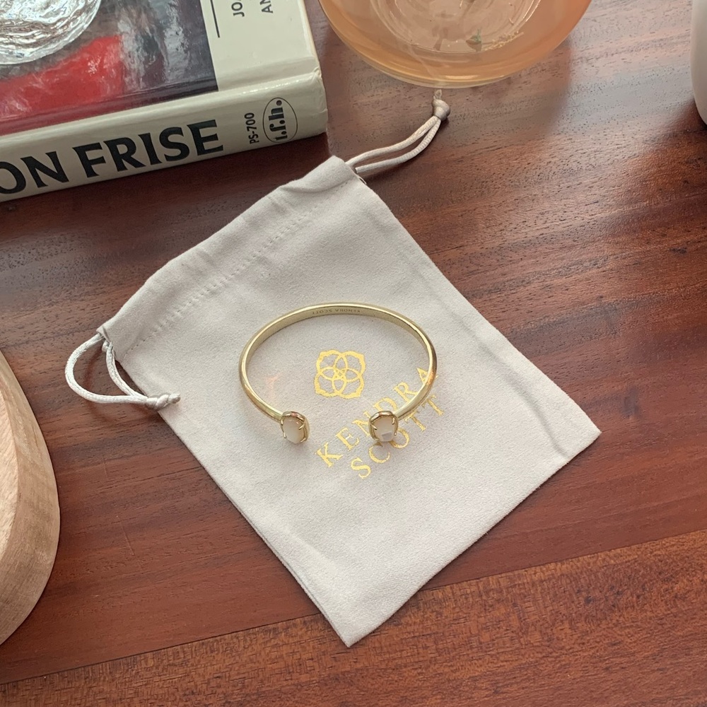Kendra Scott Elton Gold Cuff Bracelet Ivory Mother of Pearl Pre-Owned & Pouch